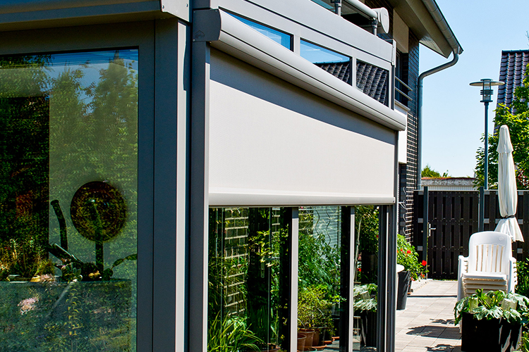 Terrassenüberdachung mit Unterglasmarkise