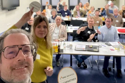 Gruppe von Personen bei einem Seminar