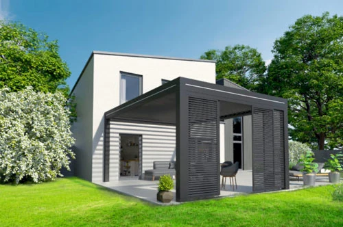 Terrassenüberdachung mit Schiebeläden