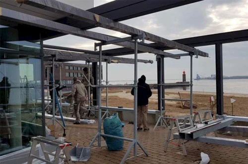 Montage der Sommergarten Konstruktion