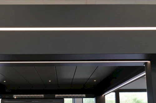 Lamellen mit Stripe-Beleuchtung