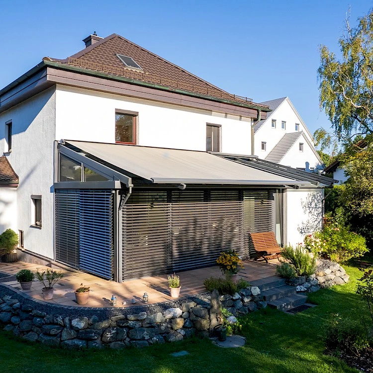 Wintergarten mit Falttüren von innen