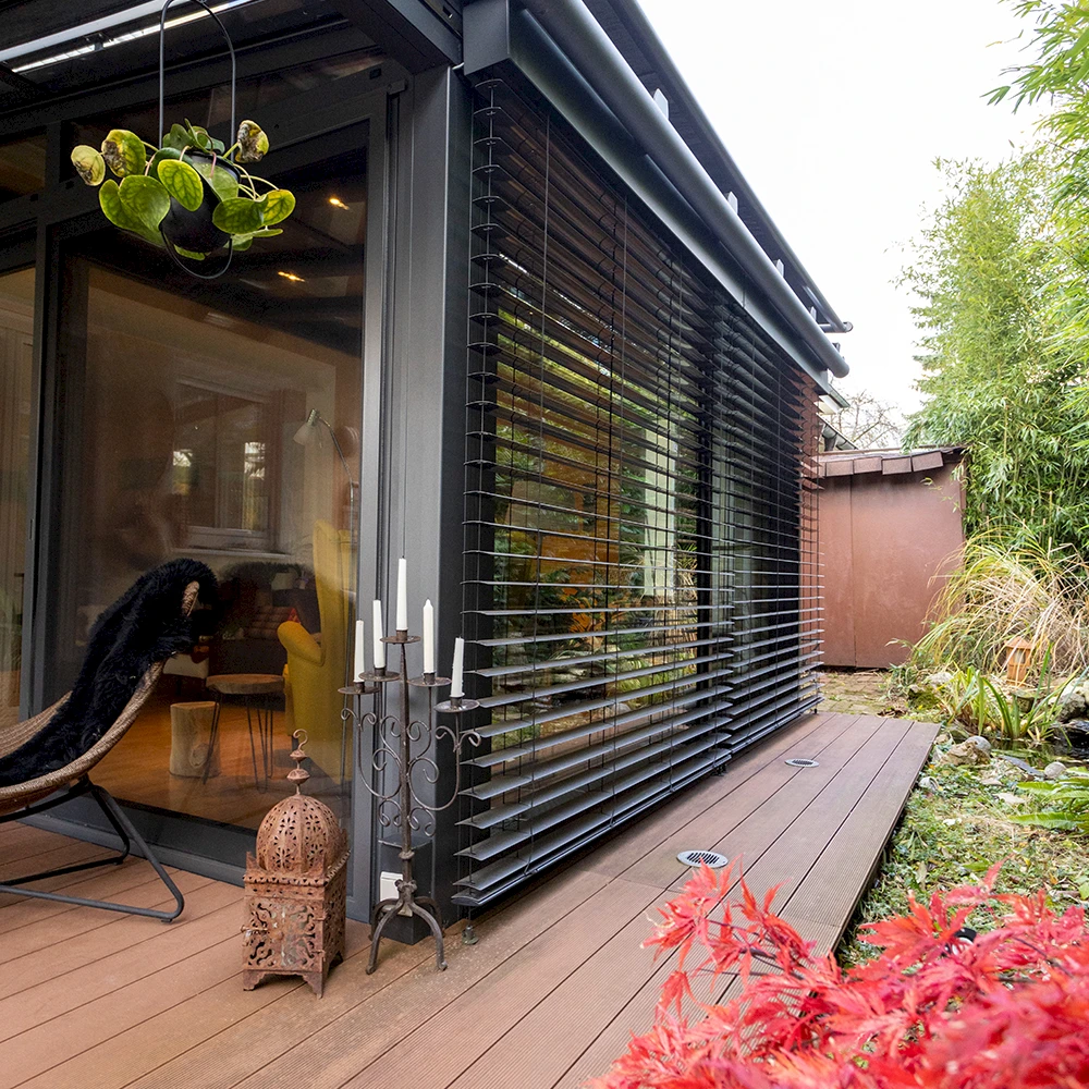 Wintergarten mit Markise