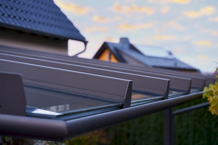 Wintergarten mit Überglasmarkise