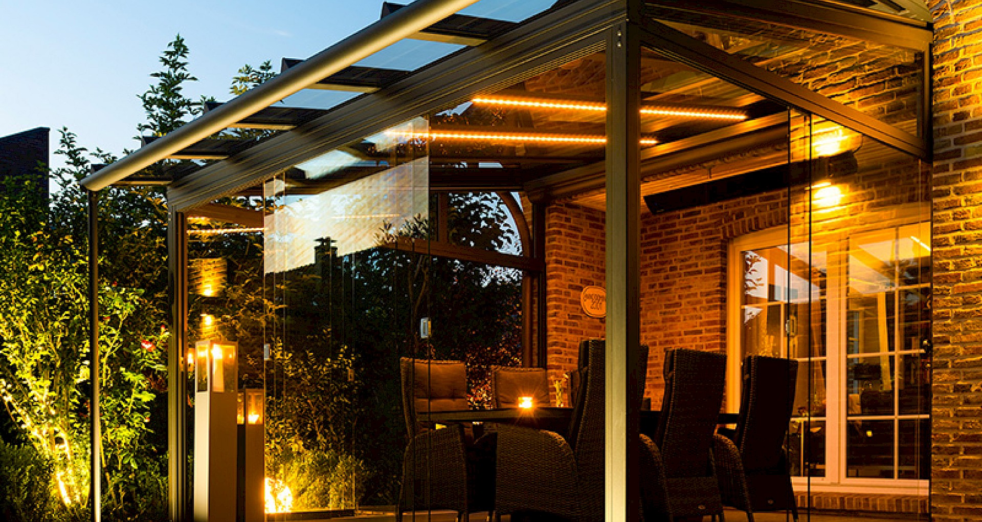 Terrassenüberdachung mit Beleuchtung