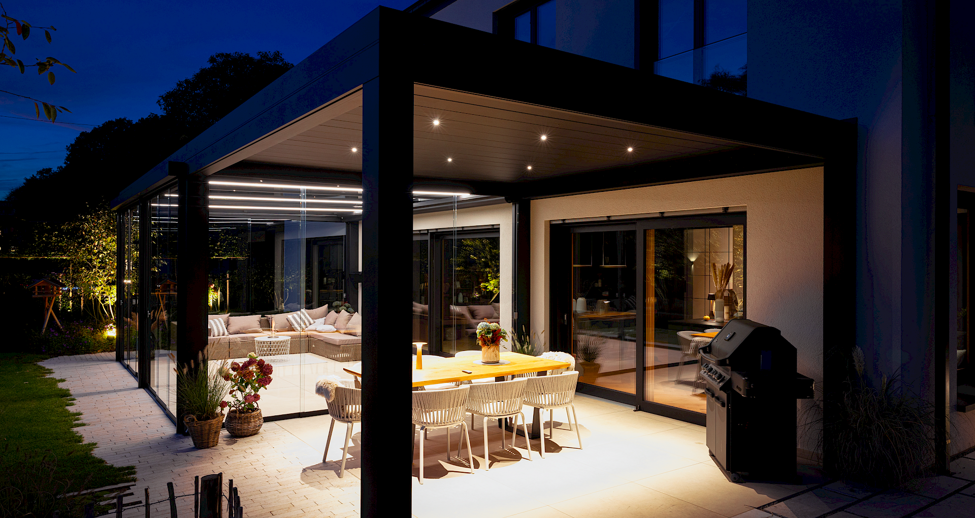 Terrassenüberdachung mit Beleuchtung