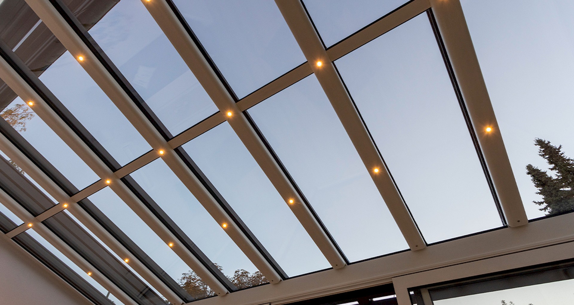 Terrassenüberdachung mit Beleuchtung