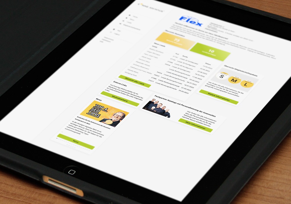 Tablet auf einem Tisch mit geöffneter Portalübersicht