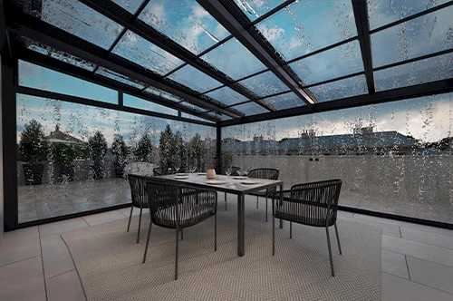 Glas-Schiebe-Dach schützt vor Regen