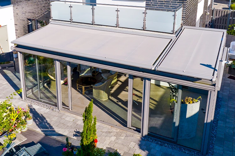 Wintergarten mit Überglasmarkise